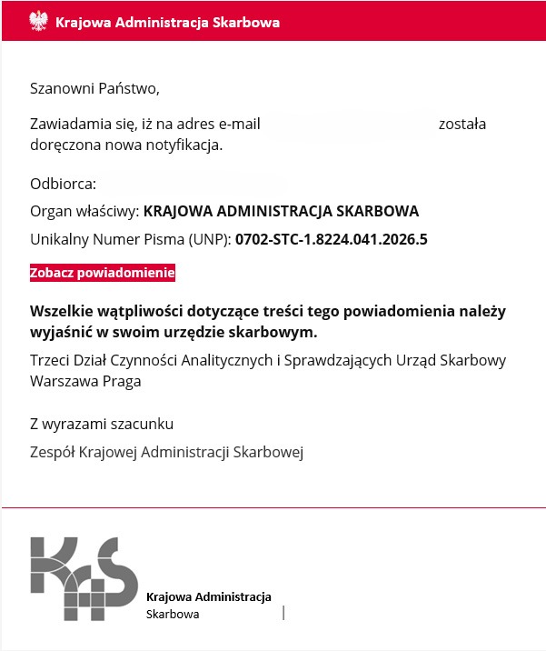 Grafika przedstawia wiadomość stylizowaną na komunikat Krajowej Administracji Skarbowej z informacją o nowej notyfikacji, numerze pisma oraz przyciskiem ‘Zobacz powiadomienie'. Na dole znajduje się logo KAS.