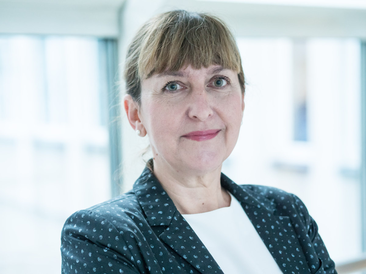 Aleksandra Grygierczyk - rzecznik prasowy - kobieta, ubrana w jasną bluzkę i ciemny żakiet