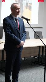Dyrektor IAS w Poznaniu podczas przemówienia 