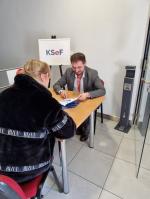 Ekspert w trakcie rozmowy z uczestnikiem szkolenia