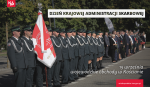 Kompania Honorowa Izby Administracji Skarbowej w Poznaniu stoi w dwuszeregu. Napis: Dzień Krajowej Administracji Skarbowej, 15 września wojewódzkie obchody w Kościanie.