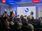 zdjęcie sceny z wyświetlonym napisem 20 lat KOBiZE