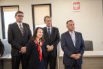 Od prawej stoją obok siebie: Pan Marian Banaś Podsekretarz Stanu, Szef Służby Celnej, Pan Leszek Grzybowski - Dyrektor Departamentu Systemu Podatkowego, Pani Honorata Łopianowska - Dyrektor Departamentu Reformy Administracji Skarbowej oraz Pan Sławomir Groch - Dyrektor Departamentu Kontroli Skarbowej