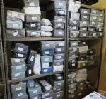 Podrobione buty przeznaczone na zniszczenie- regały z pudełkami z butami